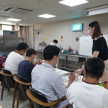 [찾아가는 체험활동] 길벗장애인보호작업장 "나만의 머그컵 만들기" 관련이미지